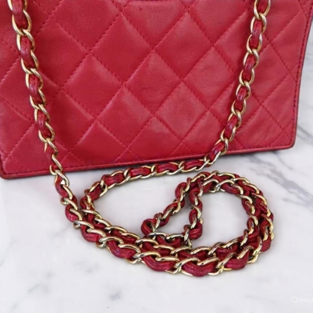 ​🌹 RARE CHANEL Vintage Red Lambskin Diana Flap Bag - 24K Gold Hardware 🌹 - Picture 12 of 17